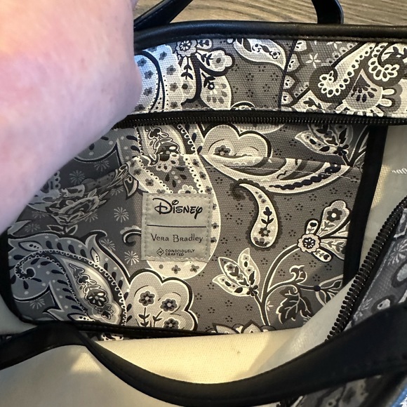 ❤️AMAZING DEAL❤️ Vera Bradley Disney Limited Edition Small Every Day Tote NWT - Picture 8 of 10